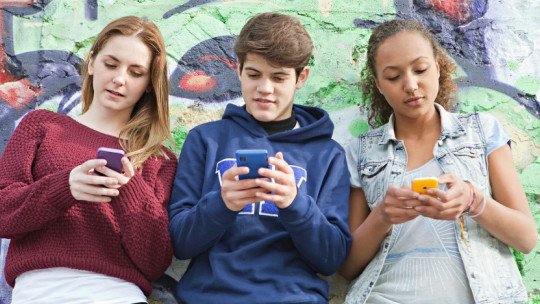 Dependência de mídia social: o abuso do virtual 9