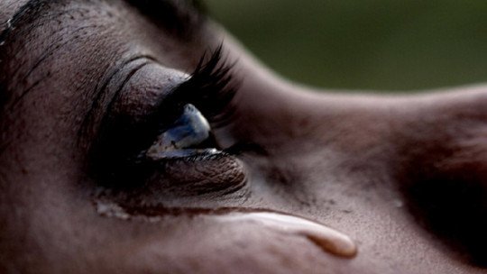 8 lágrimas vistas ao microscópio revelam emoções diferentes 1