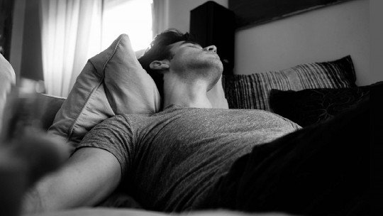 Medo de dormir (hipnofobia): causas, sintomas e tratamento 1