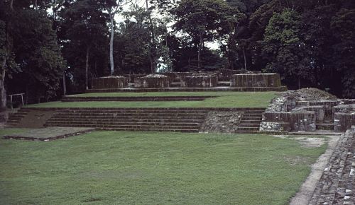 Quais eram os centros cerimoniais maias? 6