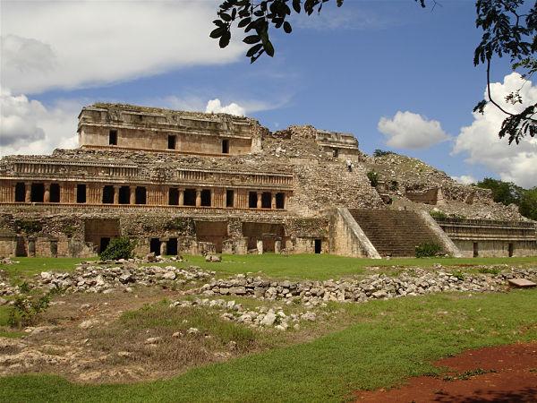 Quais eram os centros cerimoniais maias? 8