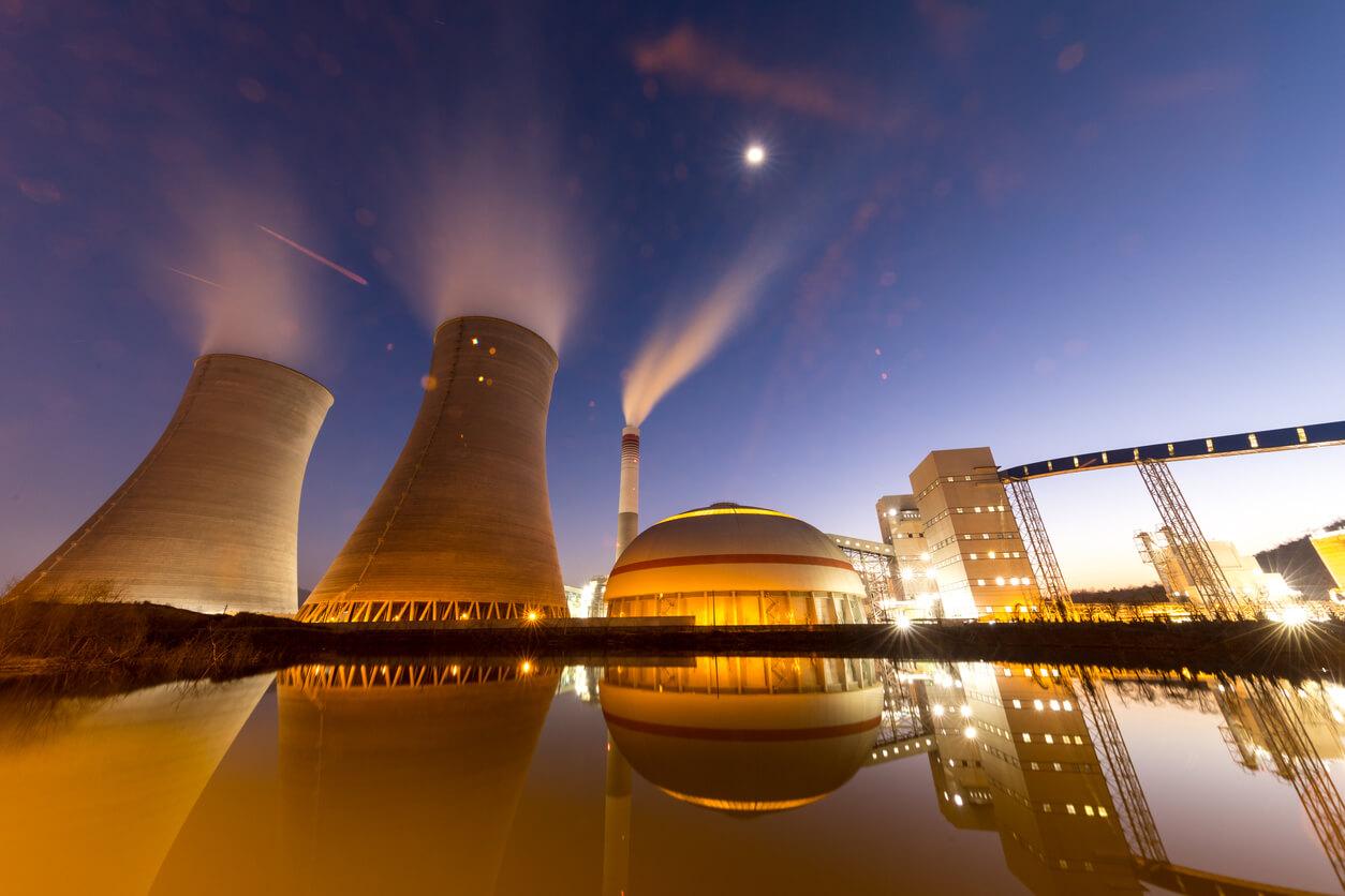 Usina termoelétrica a petróleo vista geral