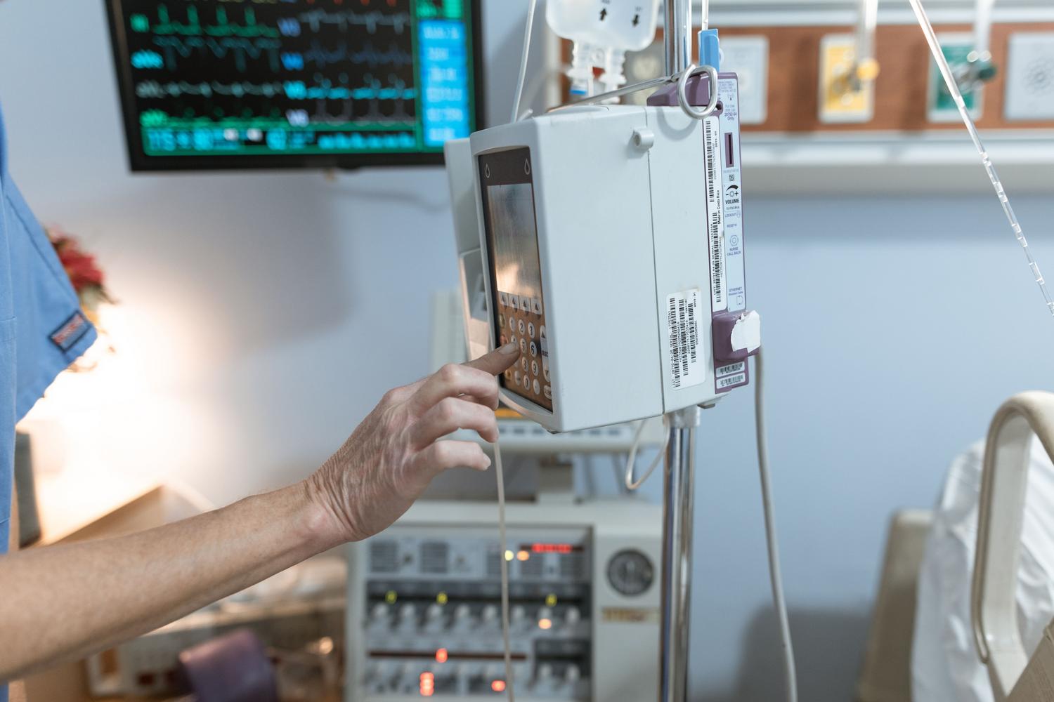 Bomba de infusión médica para la administración de nutrición enteral precoz en pacientes críticos