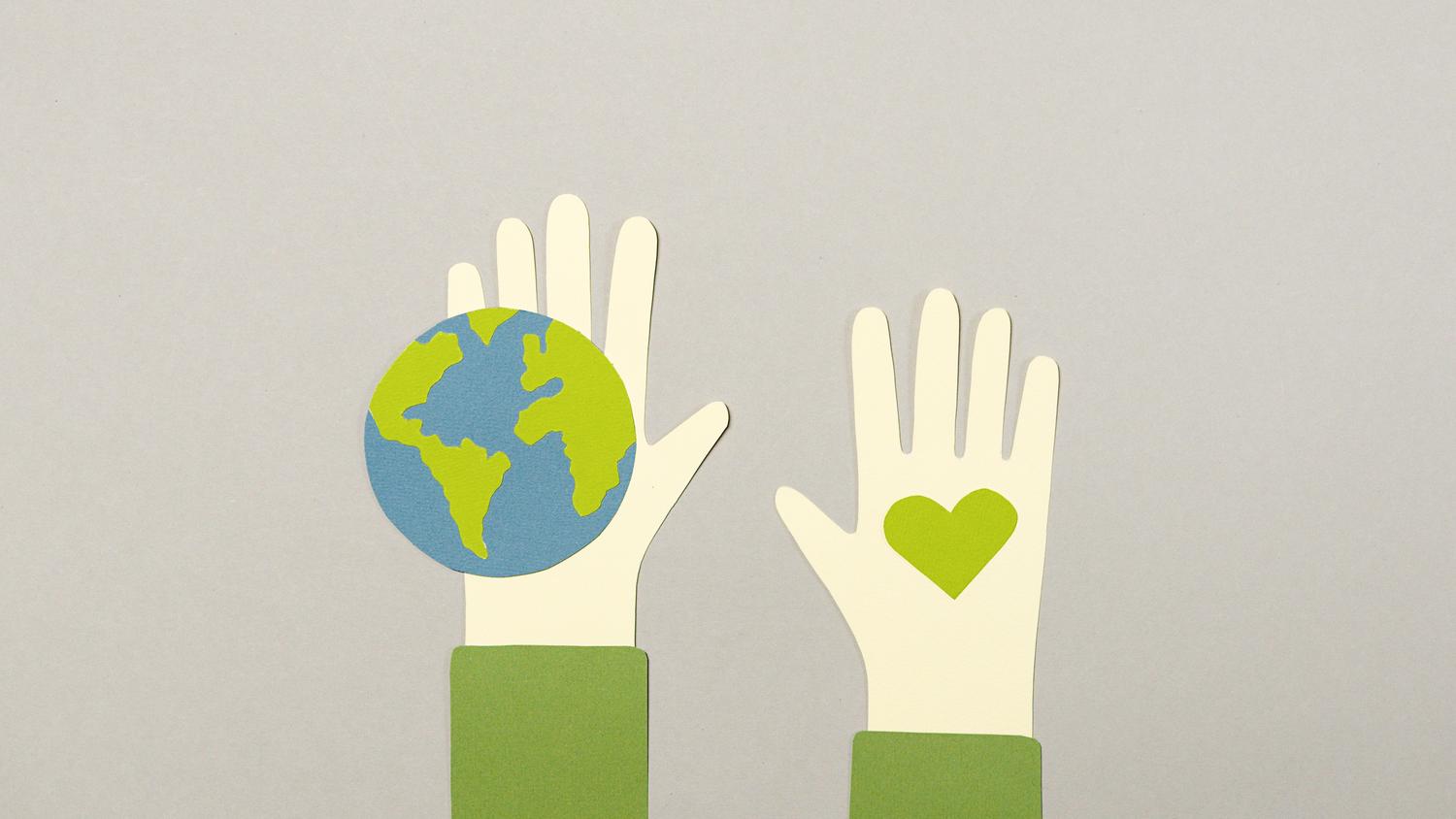 Imagen simbólica de manos sosteniendo un globo terráqueo y un corazón, representando el equilibrio entre el compromiso ambiental y social de la RSC.