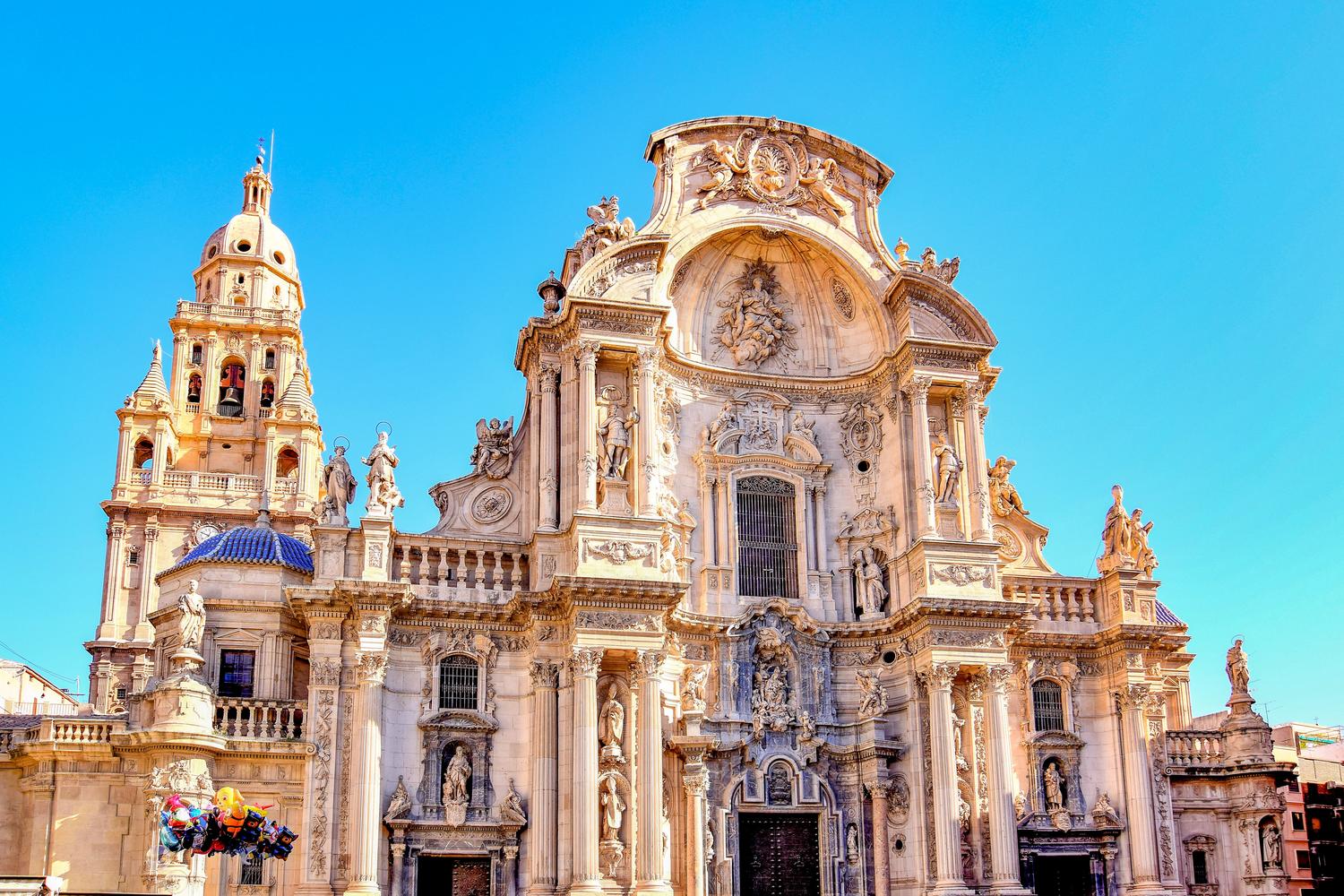 Detalle de arquitectura barroca española, evocando a atmósfera sofisticada y decadente del Siglo de Oro.
