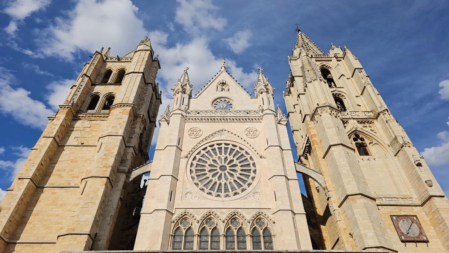 La imponente Catedral de León, escenario clave en las desventuras de la pícara Justina.